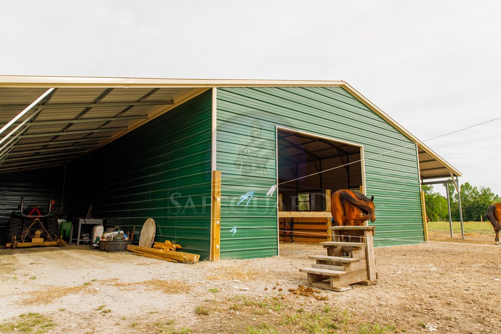 Working metal horse board with fencing